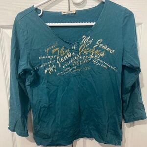 TBJ Jeans TOP    Medium Size     Long Sleeve shirt with V neck